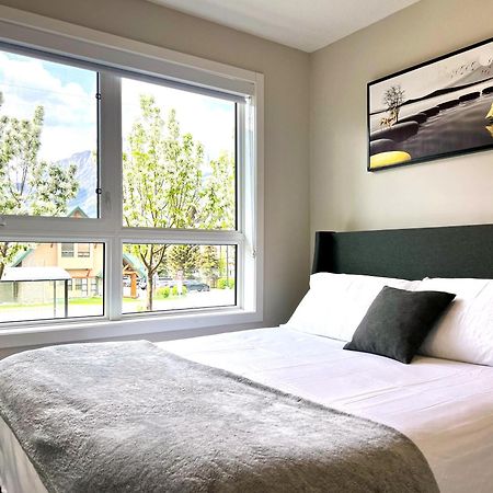 Brand New 2Br Condo With Outdoor Swimming Pool And Hot Tub แคนมอร์ ภายนอก รูปภาพ