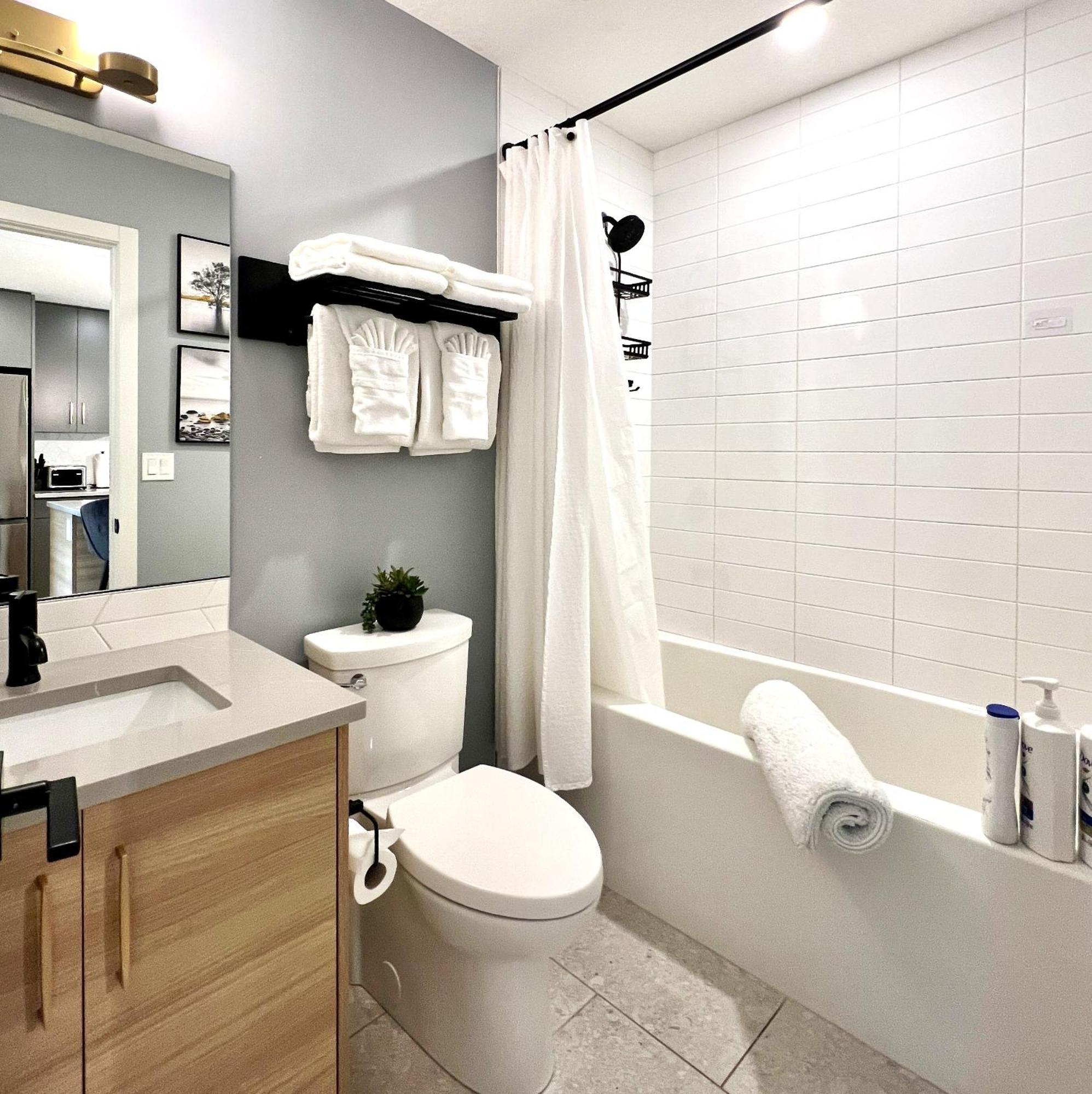 Brand New 2Br Condo With Outdoor Swimming Pool And Hot Tub แคนมอร์ ภายนอก รูปภาพ