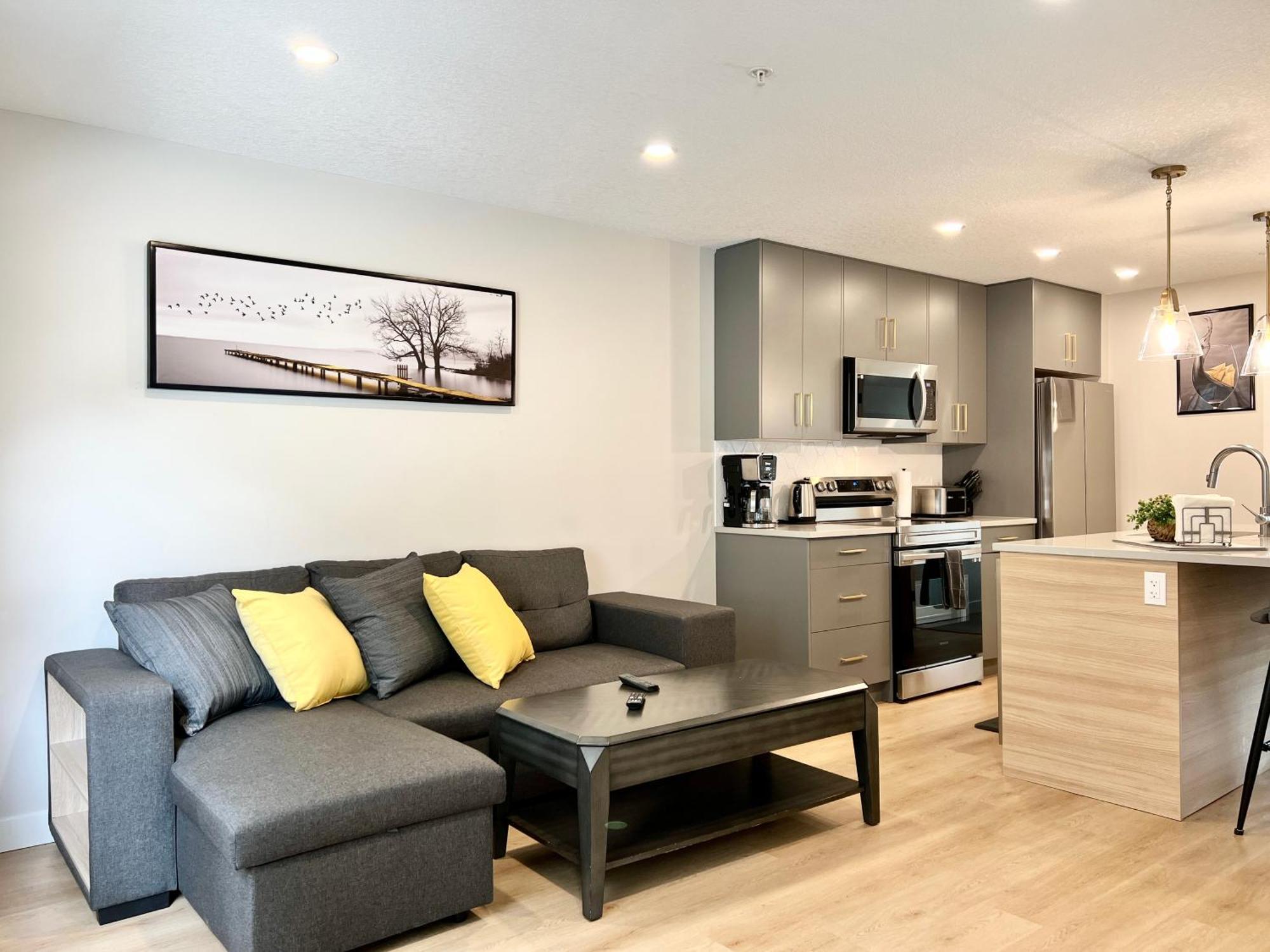 Brand New 2Br Condo With Outdoor Swimming Pool And Hot Tub แคนมอร์ ภายนอก รูปภาพ